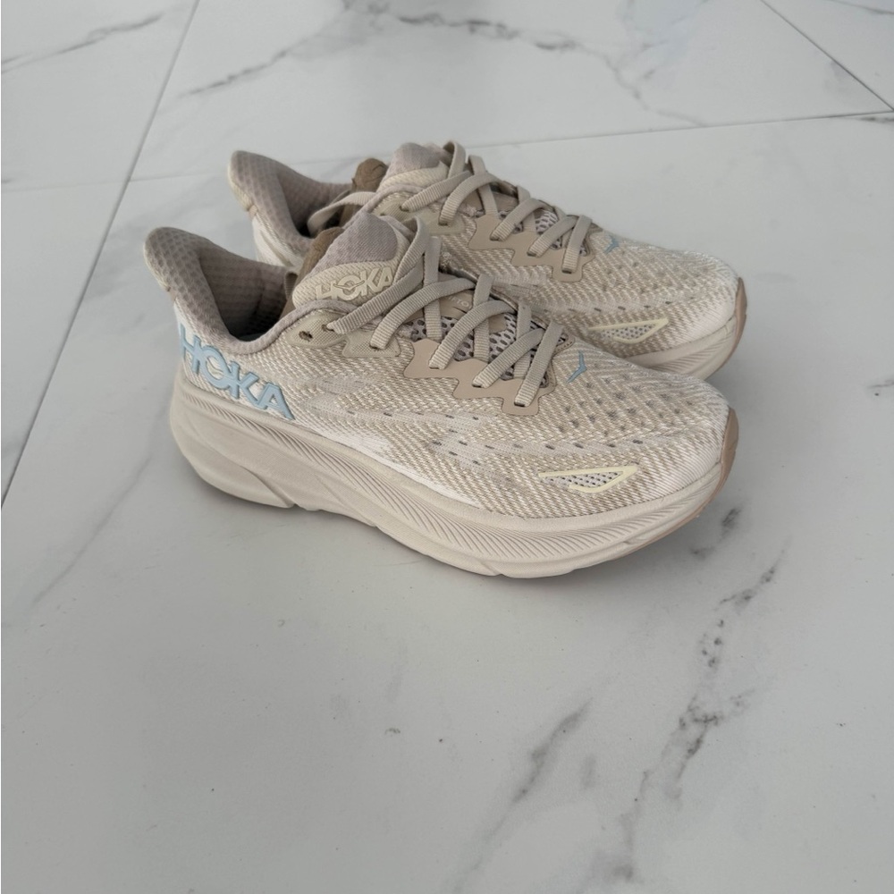 Hoka One Clifton 9 Women’s Running Shoe Size 6B, 6.5B, 7B